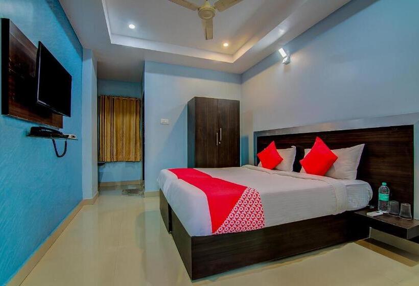 בית מלון כפרי Oyo 10811 Sri Sairam Residency