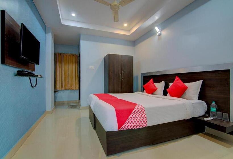 בית מלון כפרי Oyo 10811 Sri Sairam Residency