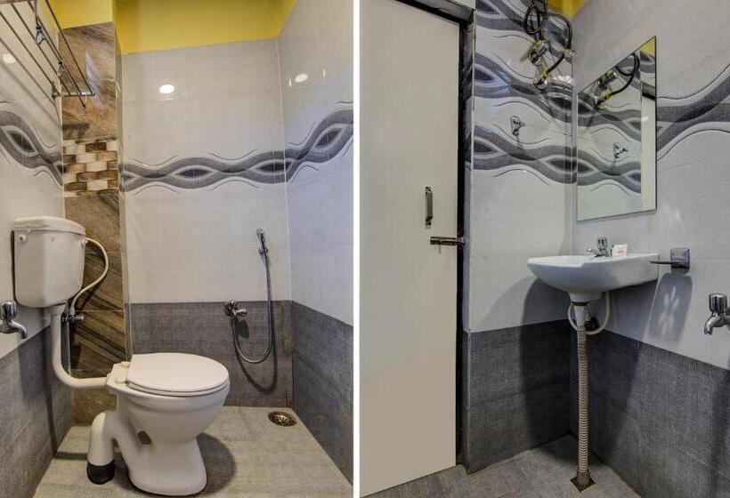 בית מלון כפרי Oyo 10811 Sri Sairam Residency