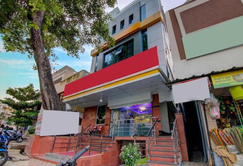 בית מלון כפרי Oyo 10811 Sri Sairam Residency