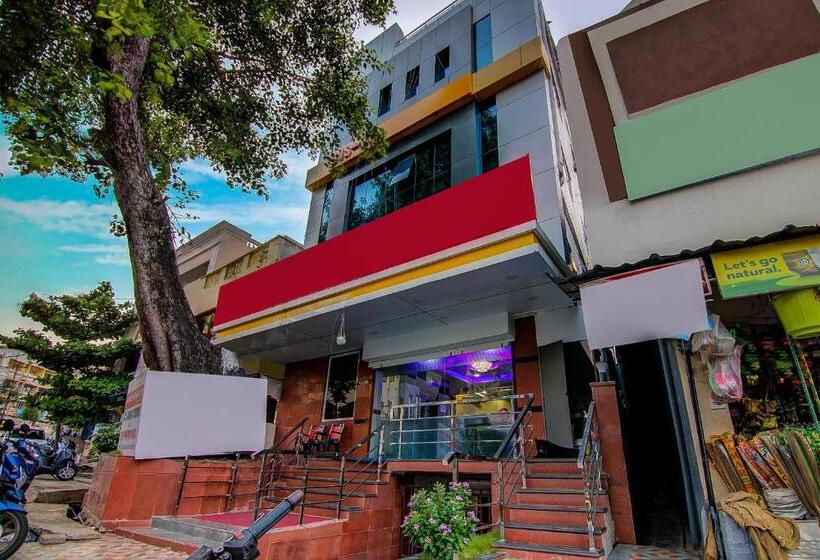 בית מלון כפרי Oyo 10811 Sri Sairam Residency