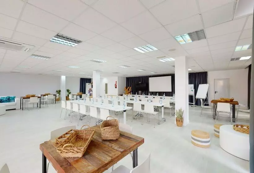 Tropic Garden Hotel Apartments