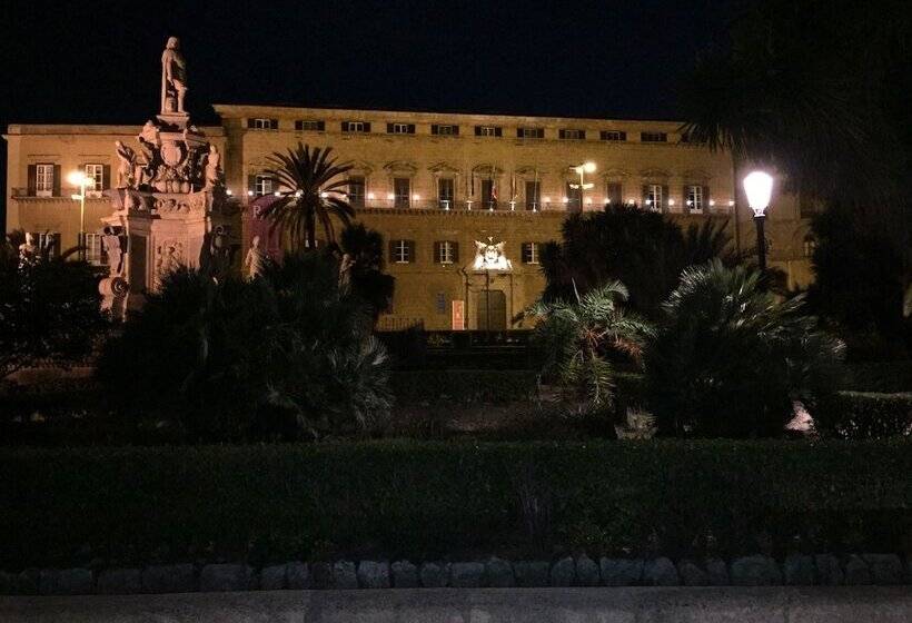 Hola Cathedral House