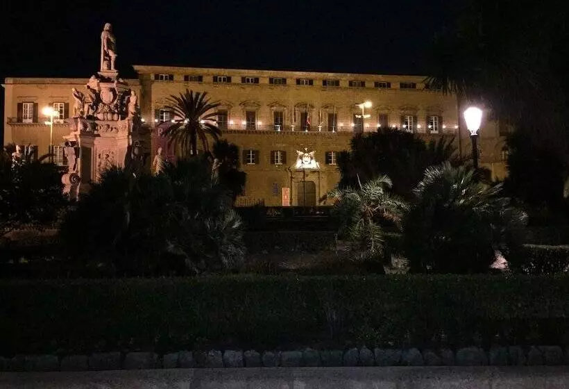 Hola Cathedral House