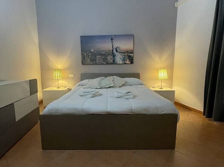 Hola Cathedral House