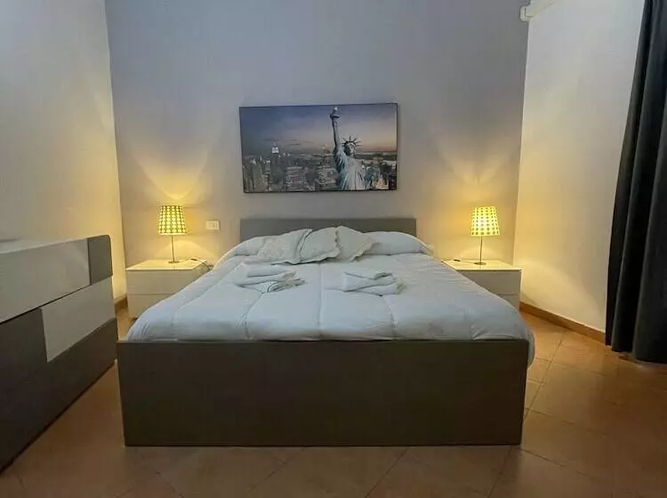 Hola Cathedral House