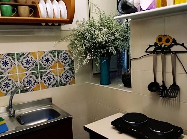 Hola Cathedral House