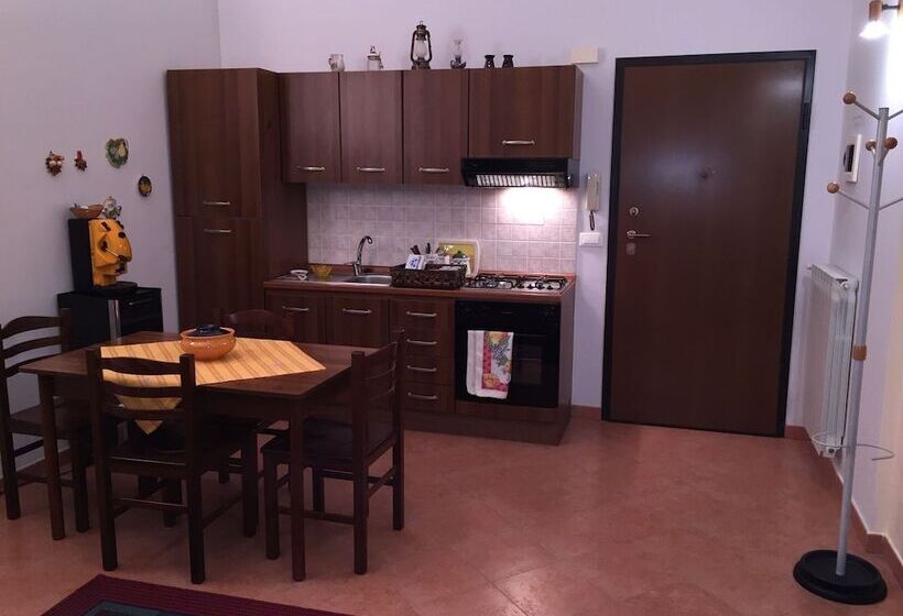 Hola Cathedral House