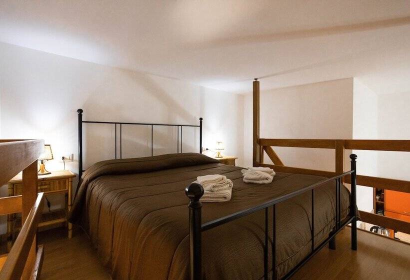 Hola Cathedral House