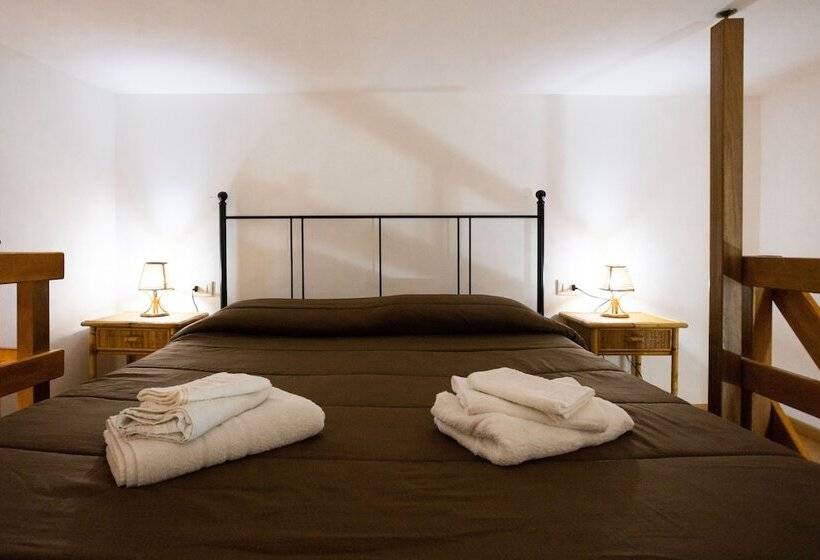 Hola Cathedral House