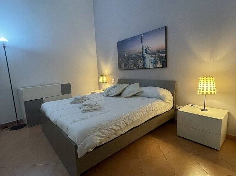 Hola Cathedral House