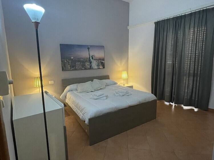 Hola Cathedral House