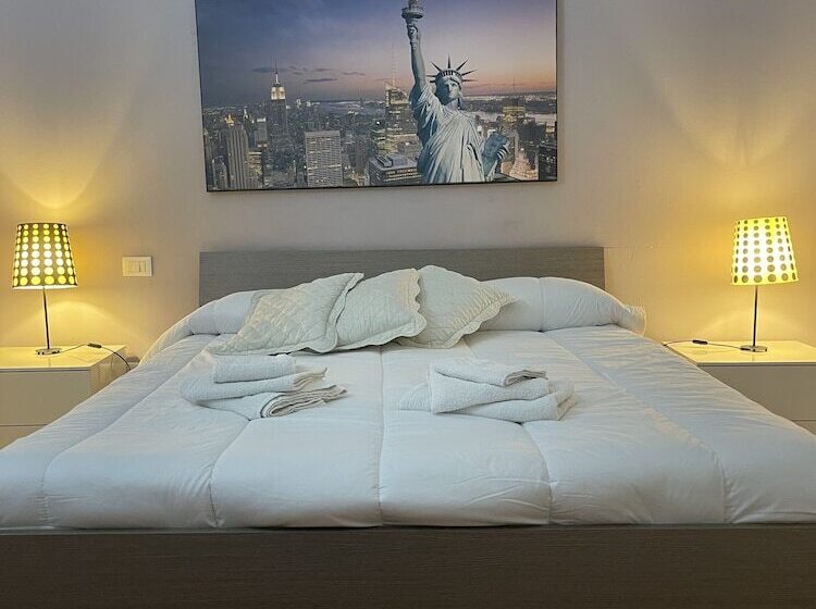 Hola Cathedral House