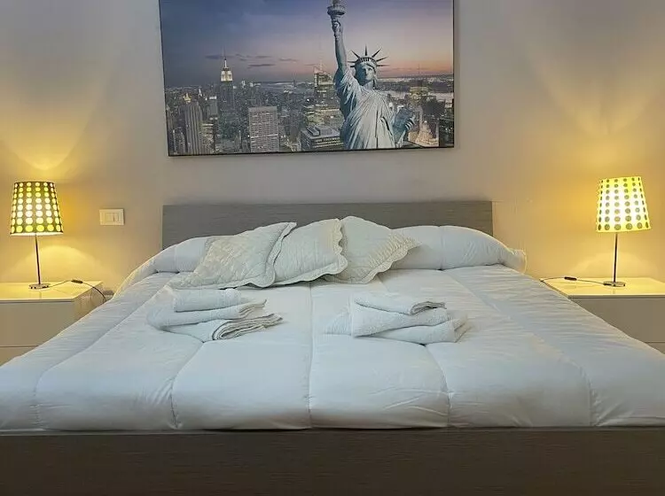 Hola Cathedral House