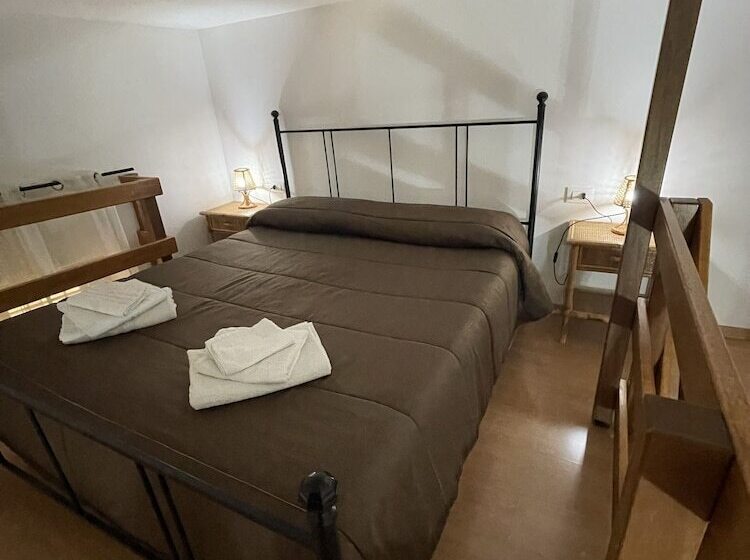 Hola Cathedral House