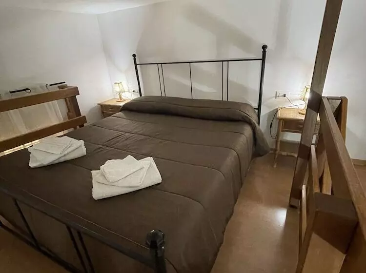 Hola Cathedral House