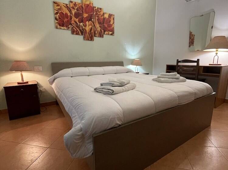 Hola Cathedral House