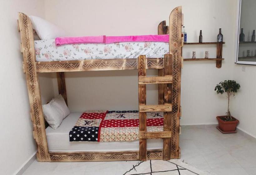 فندق صغير Tayought Surf House