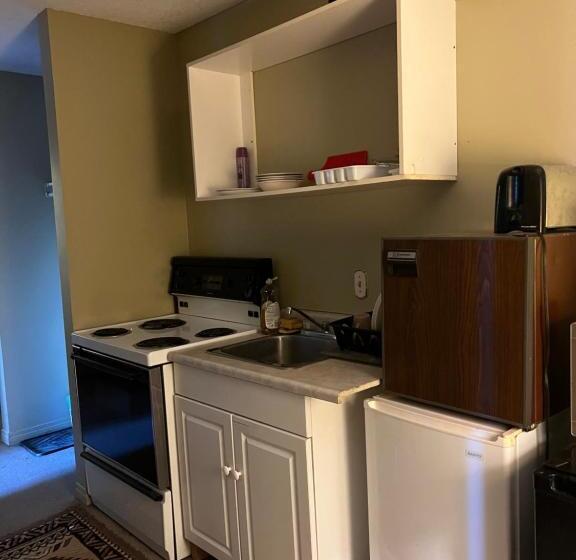 فندق Ramada By Wyndham Dawson Creek