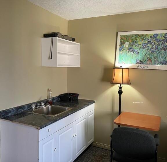 فندق Ramada By Wyndham Dawson Creek