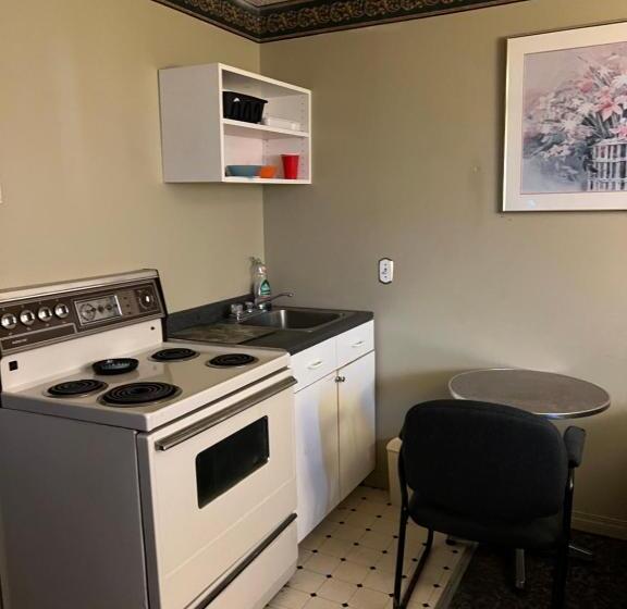 فندق Ramada By Wyndham Dawson Creek