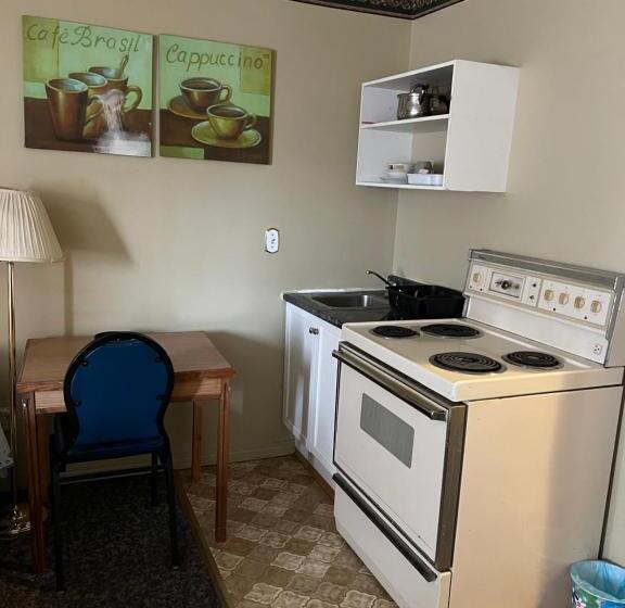 فندق Ramada By Wyndham Dawson Creek