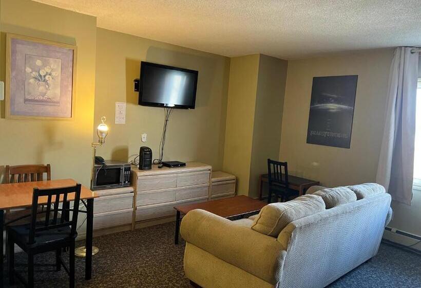 فندق Ramada By Wyndham Dawson Creek