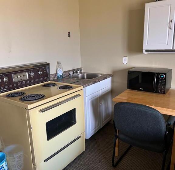 فندق Ramada By Wyndham Dawson Creek