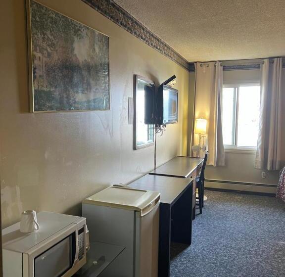 فندق Ramada By Wyndham Dawson Creek