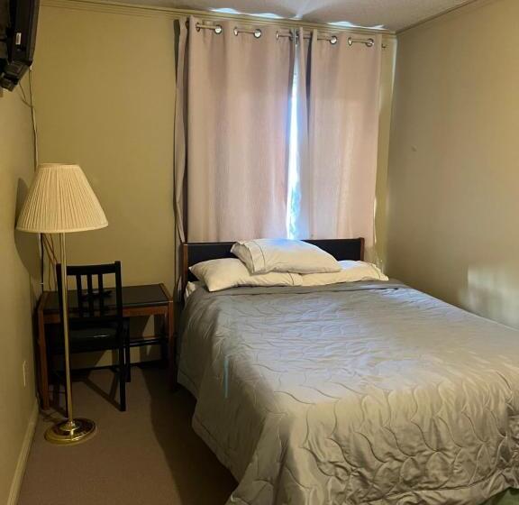 فندق Ramada By Wyndham Dawson Creek