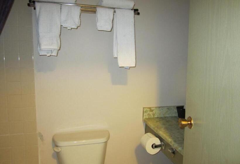 فندق Ramada By Wyndham Dawson Creek