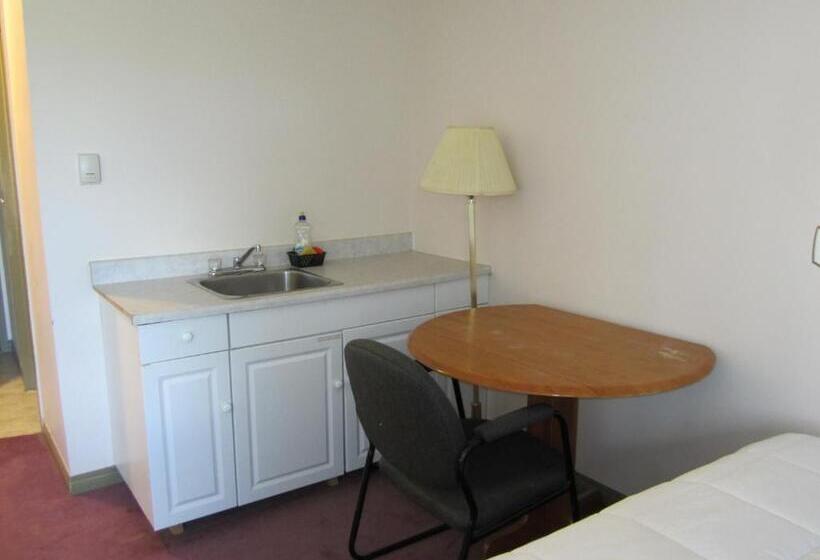 فندق Ramada By Wyndham Dawson Creek