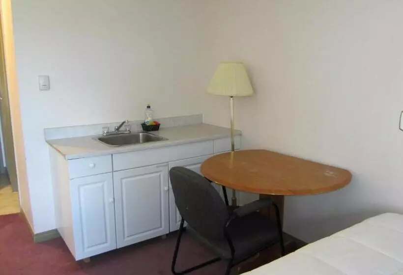 ホテル Ramada By Wyndham Dawson Creek