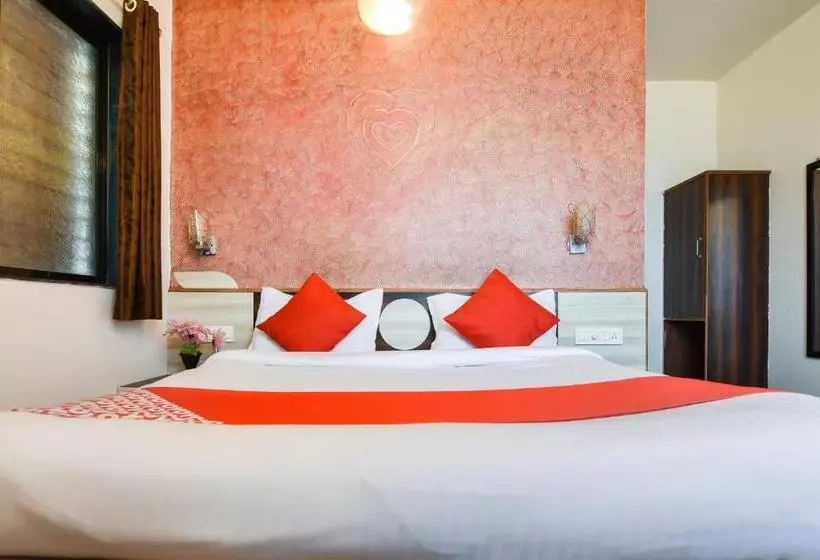 ホテル Oyo 36668 Om Resort
