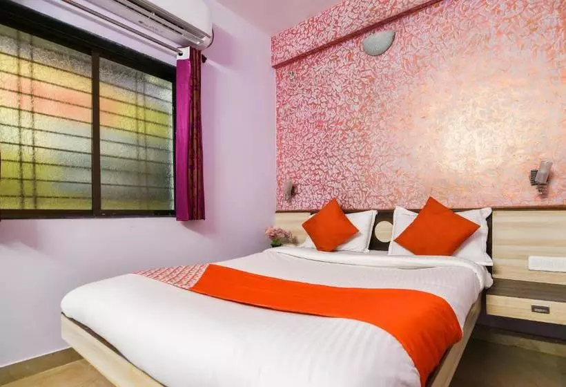ホテル Oyo 36668 Om Resort