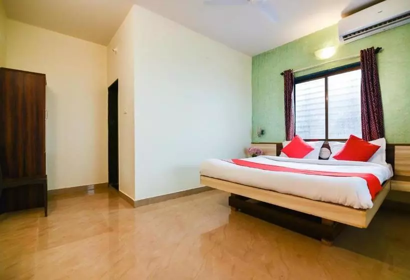 ホテル Oyo 36668 Om Resort