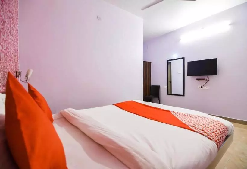 ホテル Oyo 36668 Om Resort
