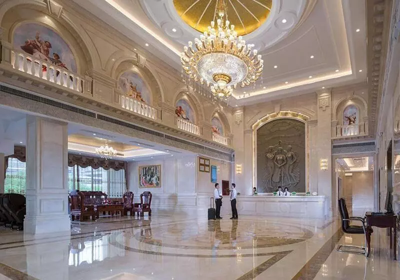 Hotelli Vienna International