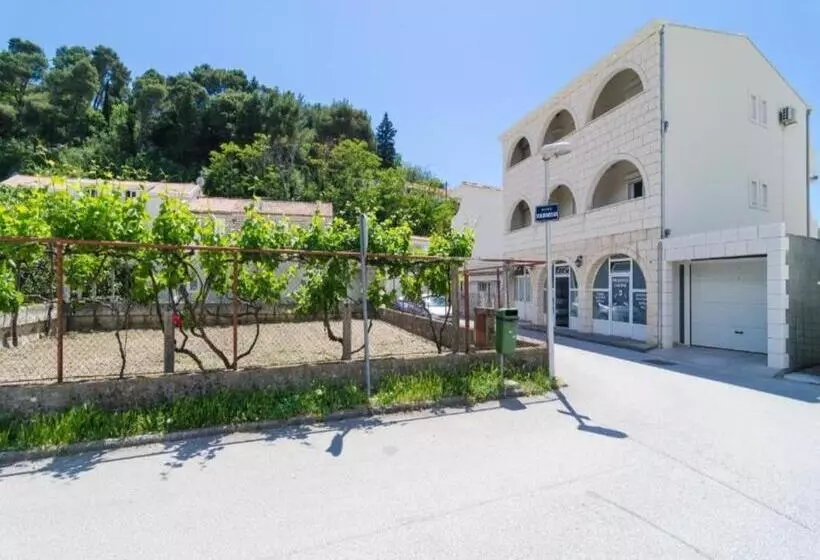 Rooms & Apartments Barišić