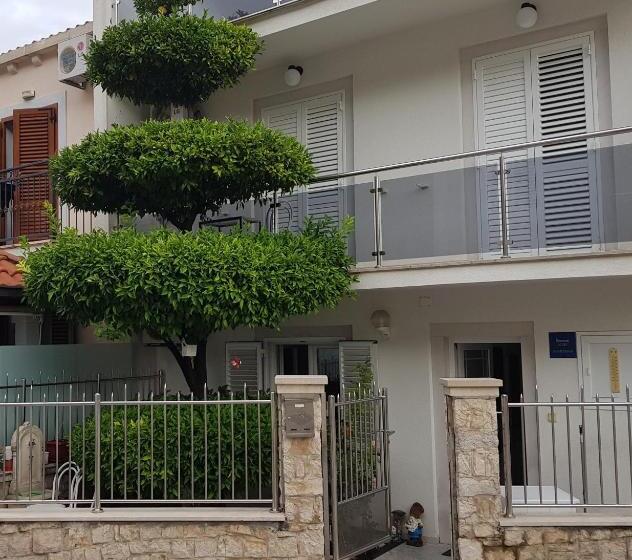 Rooms & Apartments Barišić