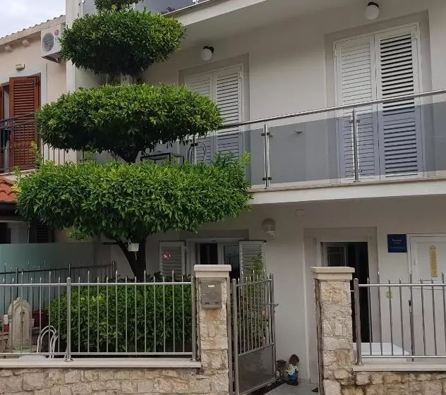 Rooms & Apartments Barišić