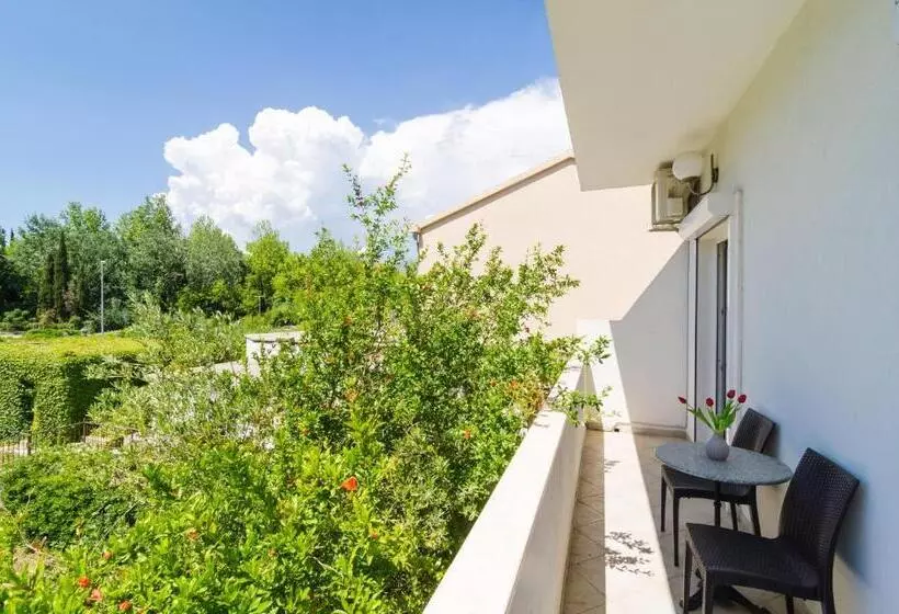 Rooms & Apartments Barišić