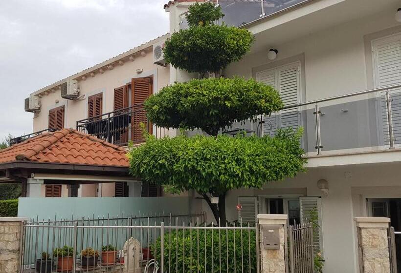 Rooms & Apartments Barišić