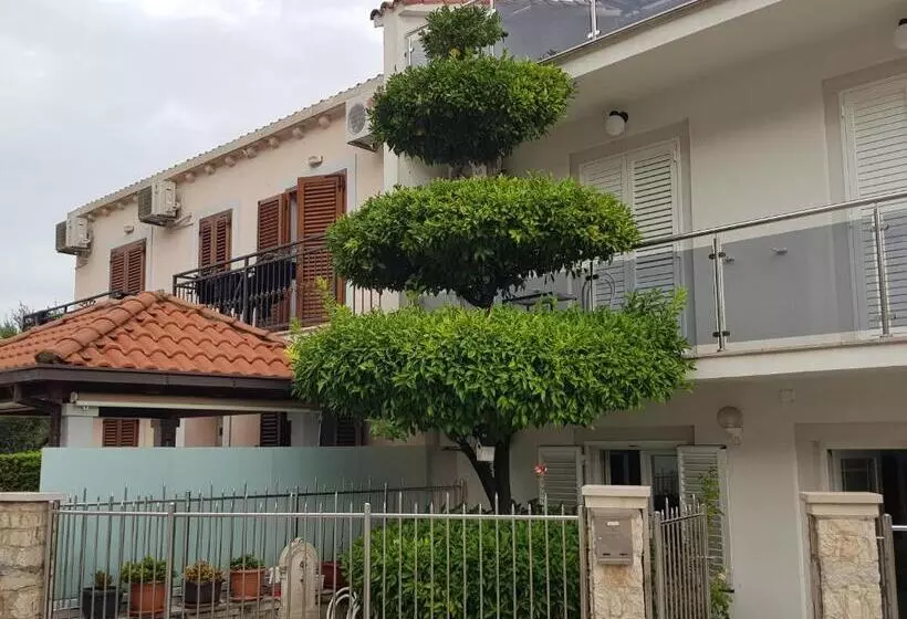 Rooms & Apartments Barišić