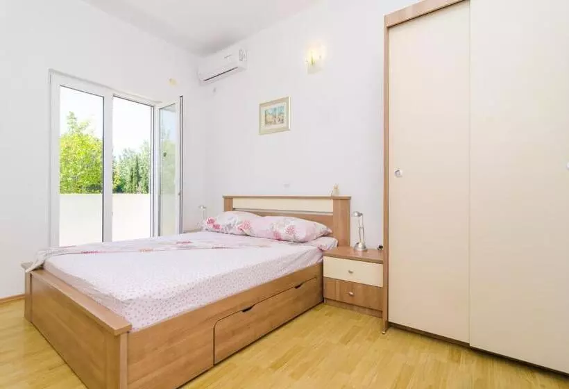 Rooms & Apartments Barišić