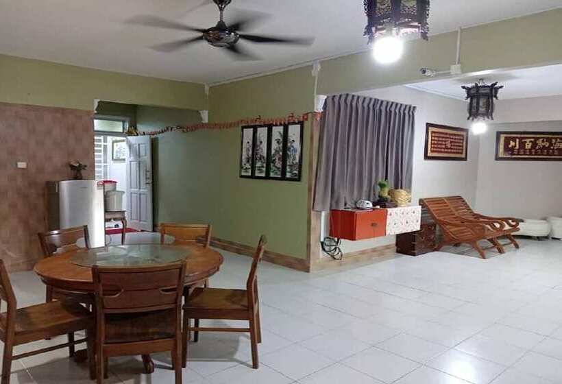 בית מלון כפרי Aeon Tebrau Apartment Johor Bahru