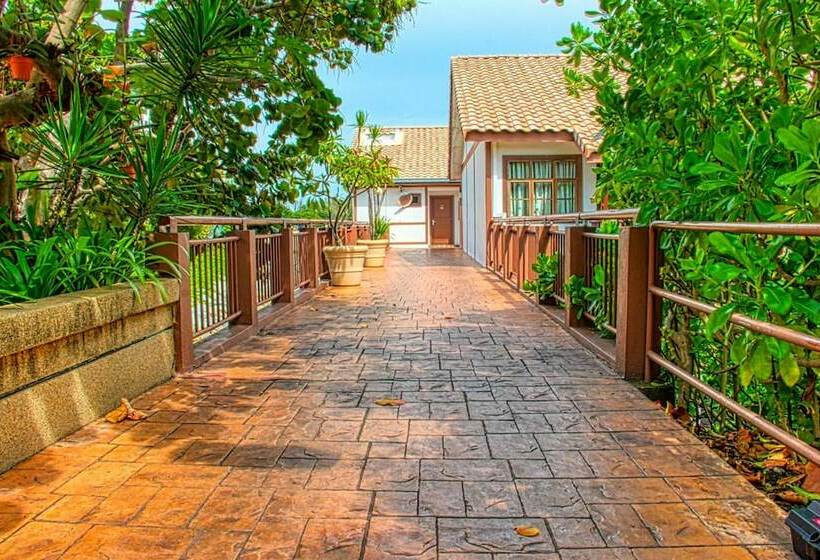 Hotel Alexapd Private Water Chalets