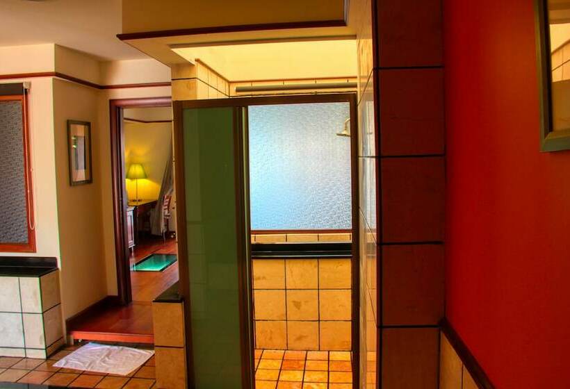 Hotel Alexapd Private Water Chalets