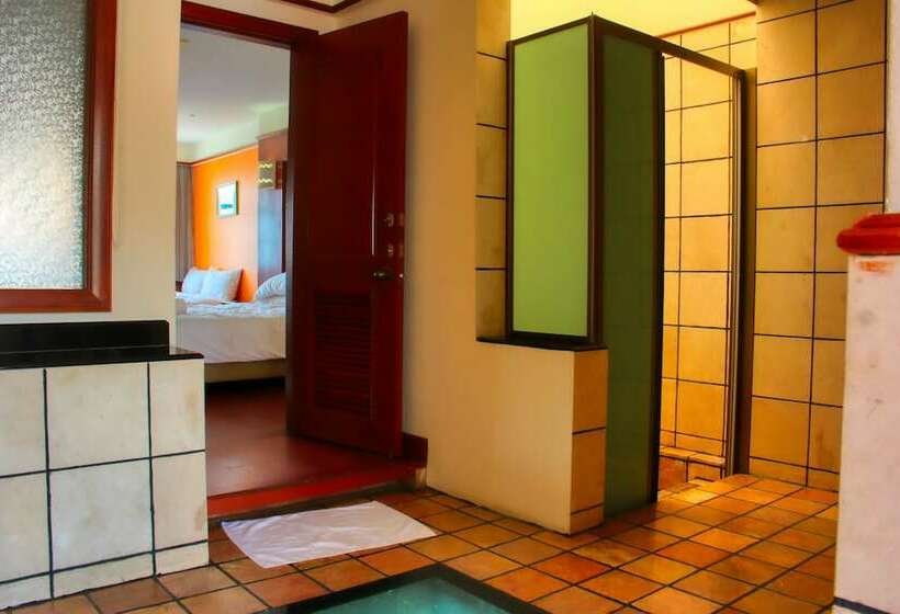 Hotel Alexapd Private Water Chalets