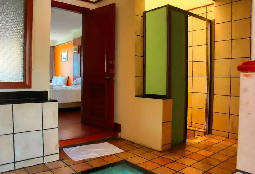 ホテル Alexapd Private Water Chalets